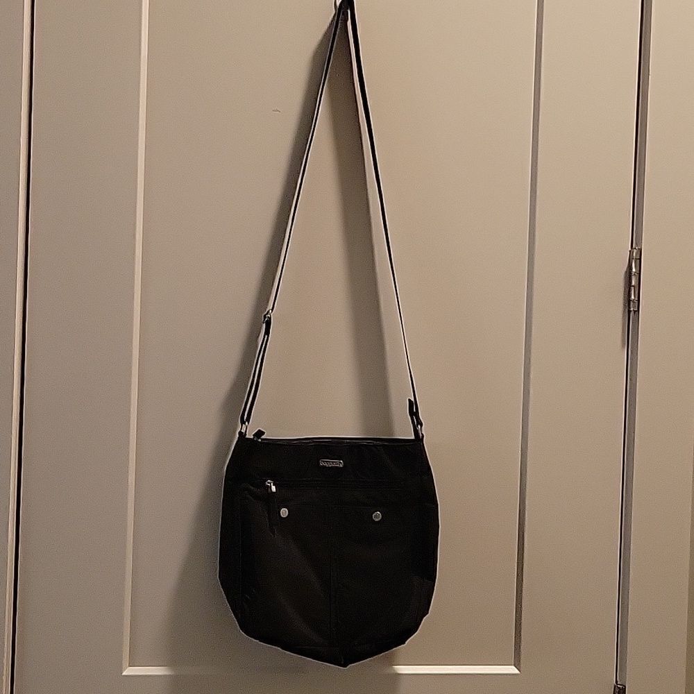 Baggallini Black Crossbody Bag - Picture 5 of 8